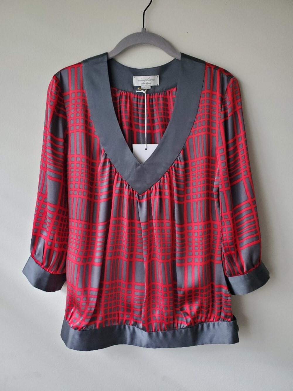 NEW Adam Lippes 100% Silk Red & Grey Geometric Blouse - 3/4 Sleeve V-Neck 2